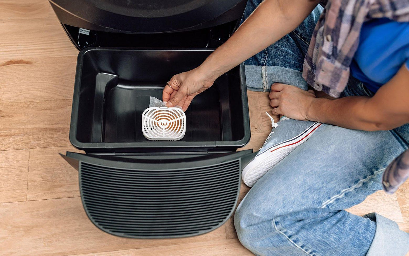 Litter-Robot 4 Smart Self-Cleaning Litter Box Bundle: Odor Control & Accessories