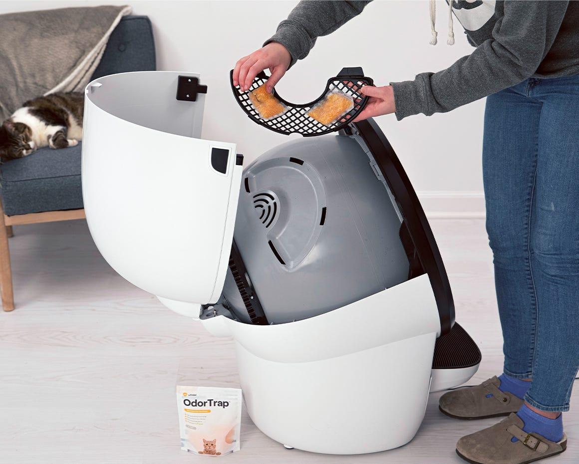 Quiet Self-Cleaning Reconditioned Litter-Robot 4 Bundle for Multiple Cats Odor Control
